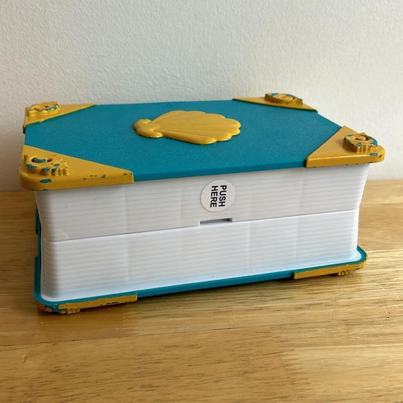 About to donate! Polly Pocket Ariel book Little Mermaid Disney Castle Island - Picture 2 of 7